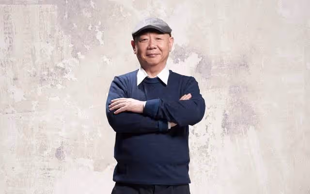群星參加顧寶明追思會！金士傑淚崩被人攙扶離場，劉德華含淚回憶