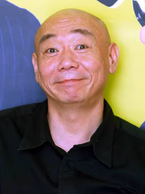 群星參加顧寶明追思會！金士傑淚崩被人攙扶離場，劉德華含淚回憶