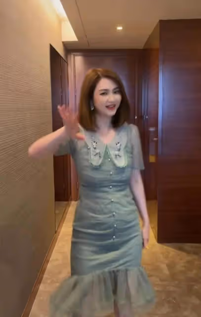 洪欣惠州接商演令人心疼,連衣裙過緊惹爭議,被網友吐槽像大媽