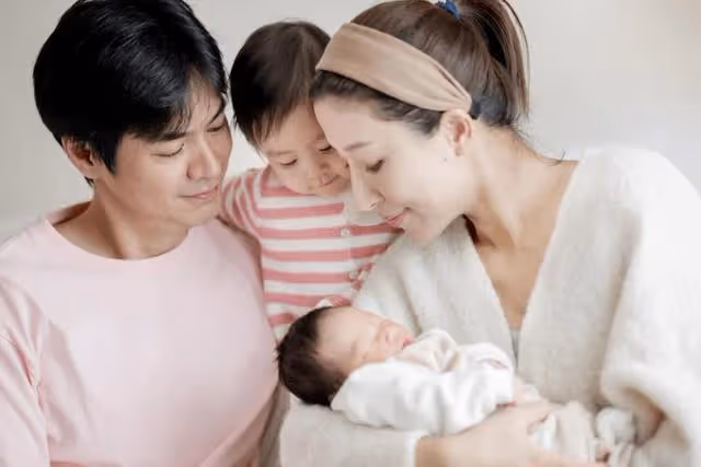 38歲鍾嘉欣自曝變得情緒化，懷三胎達成老公心愿，此後或選擇封肚