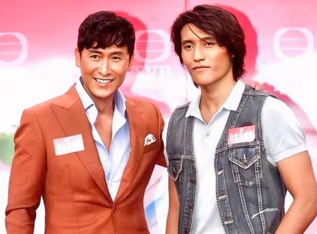 馬德鍾吃素後狀態凍齡！父子罕見同框，網友：爸爸看著比兒子年輕