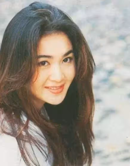 因家窮差點被母親賣掉!15歲憑貌美走紅 嫁豪門17年後離婚「前夫滿世界追著復合」