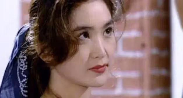 因家窮差點被母親賣掉!15歲憑貌美走紅 嫁豪門17年後離婚「前夫滿世界追著復合」