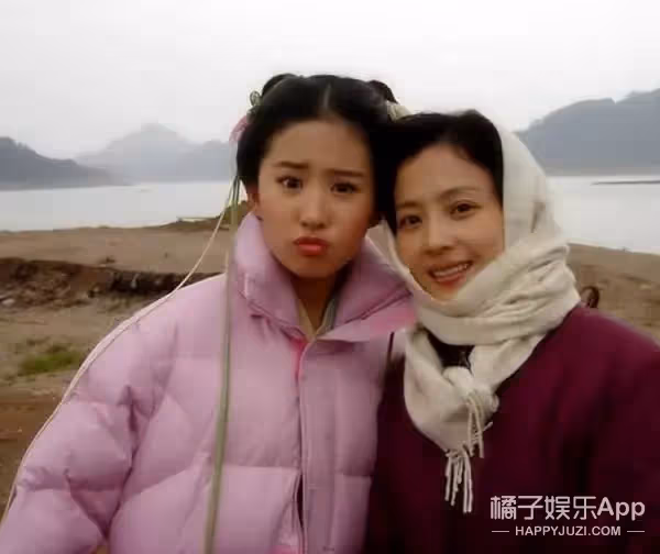 劉亦菲說「自己全家最醜」誰相信!看完她家人的照片後,全網友只好信了,家族基因真的太強大了!