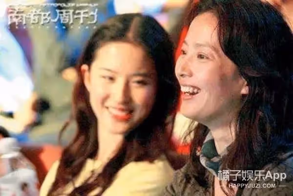 劉亦菲說「自己全家最醜」誰相信!看完她家人的照片後,全網友只好信了,家族基因真的太強大了!