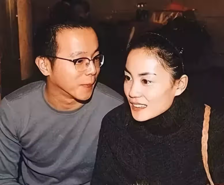 天后王菲的肆意人生:兩婚兩離生兩女「和謝霆鋒只戀愛」不結婚 今「女兒成婚姻照妖鏡」掀熱議