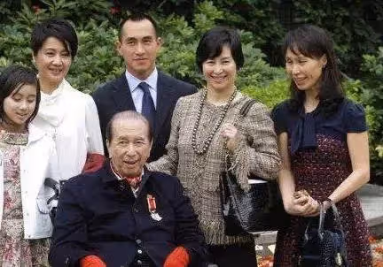 情路坎坷！何超瓊因賭王強迫「只能嫁豪門」卻被李嘉欣奪夫　舊愛陳百強猝逝「痛哭扶靈」今現況：商業帝國女王