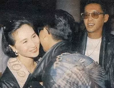 情路坎坷！何超瓊因賭王強迫「只能嫁豪門」卻被李嘉欣奪夫　舊愛陳百強猝逝「痛哭扶靈」今現況：商業帝國女王