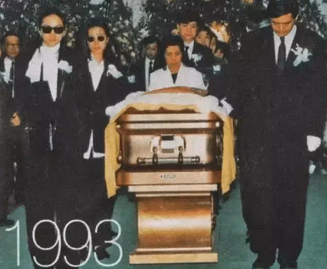 情路坎坷！何超瓊因賭王強迫「只能嫁豪門」卻被李嘉欣奪夫　舊愛陳百強猝逝「痛哭扶靈」今現況：商業帝國女王
