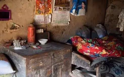母親身患絕癥父親拋家棄子，12歲少年上街撿回收籌藥費，獨自一人扛起家庭重擔，賺下300元給媽媽：想怎麼花就怎麼花