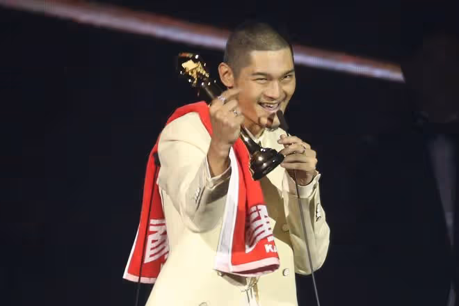 金曲歌王被曝趁妻子孕期出軌,一度承諾與小三分手,對方年僅20歲