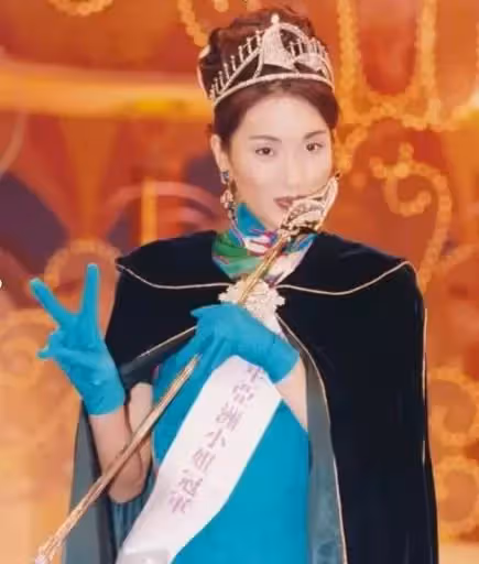 逆天顏值！48歲楊恭如短髮造型減齡20年，這身材和氣質70後少見，網友：短髮造型令人眼前一亮！