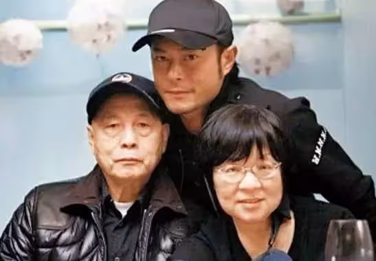 古天樂香港豪宅曝光，原以為有奢華裝飾大得像宮殿，誰知一輛跑車都沒有，一直和父母住：畢竟錢都用來慈善了