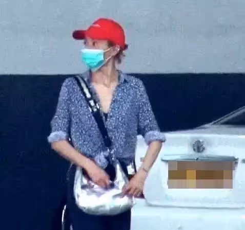 路人在車庫拍到張曼玉,身材幹枯皮膚皺癟,狀態引人擔憂