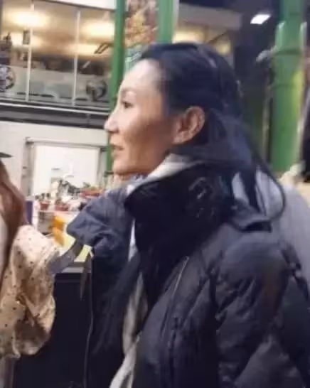 路人在車庫拍到張曼玉,身材幹枯皮膚皺癟,狀態引人擔憂
