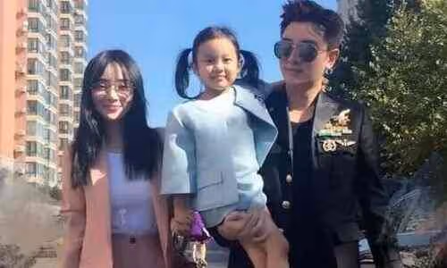 賈乃亮喜得雙胞胎是真的嗎 和李小璐離婚多久了復合了嗎