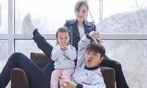 賈乃亮喜得雙胞胎是真的嗎 和李小璐離婚多久了復合了嗎
