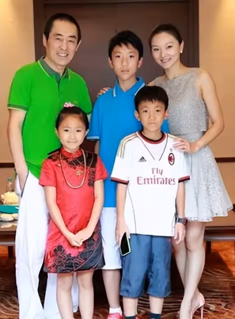 「鞏俐8年陪伴」等不到一紙婚書！她卻甘無名分19歲輟學生子　「被張藝謀藏13年」終守得雲開