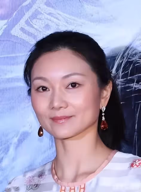 「鞏俐8年陪伴」等不到一紙婚書！她卻甘無名分19歲輟學生子　「被張藝謀藏13年」終守得雲開