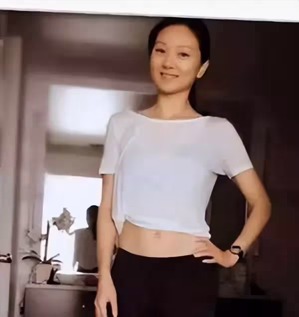 「鞏俐8年陪伴」等不到一紙婚書！她卻甘無名分19歲輟學生子　「被張藝謀藏13年」終守得雲開