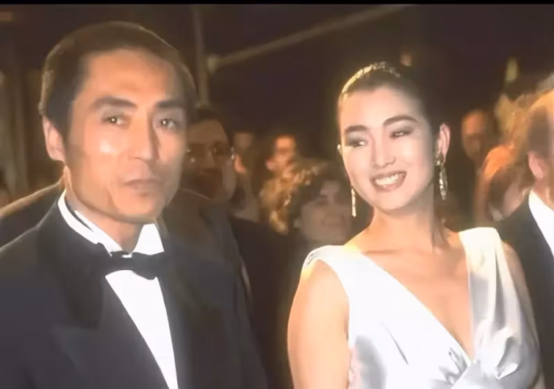 「鞏俐8年陪伴」等不到一紙婚書！她卻甘無名分19歲輟學生子　「被張藝謀藏13年」終守得雲開