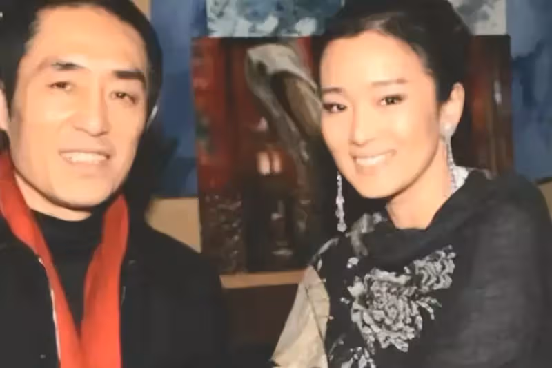 「鞏俐8年陪伴」等不到一紙婚書!她卻甘無名分19歲輟學生子 「被張藝謀藏13年」終守得雲開
