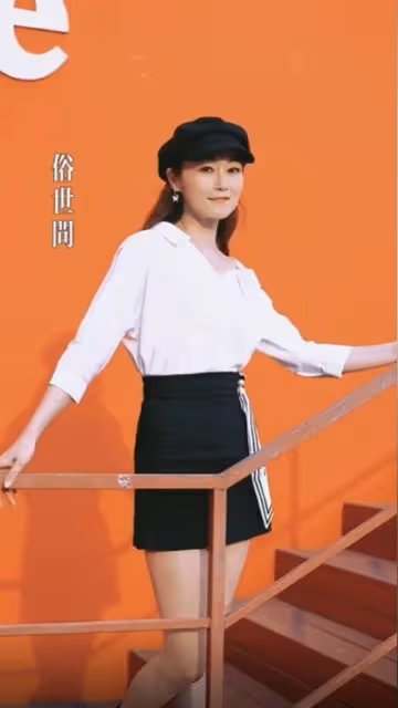 51歲萬綺雯曬影片曝近況　秀長腿美肩獲贊：像吃了防腐劑