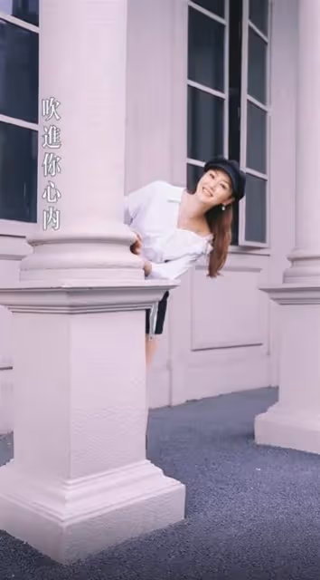 51歲萬綺雯曬影片曝近況　秀長腿美肩獲贊：像吃了防腐劑