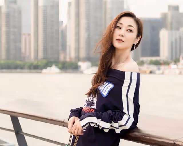 香港知名女星移居內地開民宿！親自拍片宣傳，42寸大白腿成功搶鏡