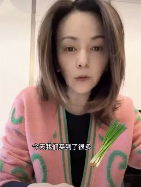 雪姨王琳上海隔離19天，曬午飯僅吃麵餅喝白粥，聲音憔悴模樣消瘦