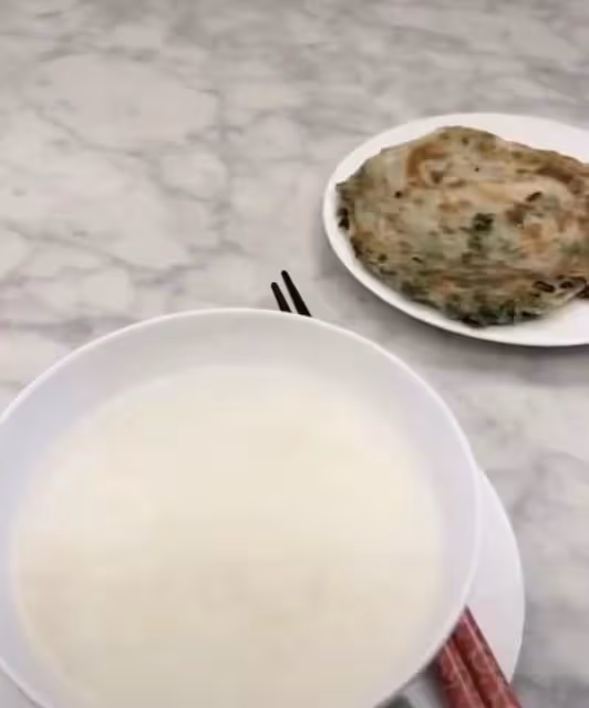 雪姨王琳上海隔離19天，曬午飯僅吃麵餅喝白粥，聲音憔悴模樣消瘦