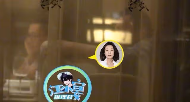 49歲柯藍聚會太豪放，與異性當眾摟抱親吻，男友也被拍與異性同游