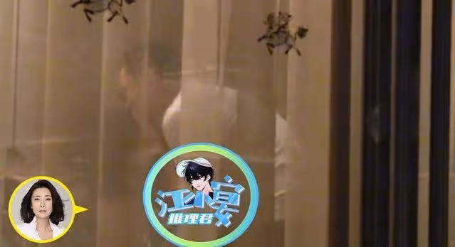 49歲柯藍聚會太豪放，與異性當眾摟抱親吻，男友也被拍與異性同游
