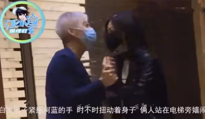 49歲柯藍聚會太豪放，與異性當眾摟抱親吻，男友也被拍與異性同游