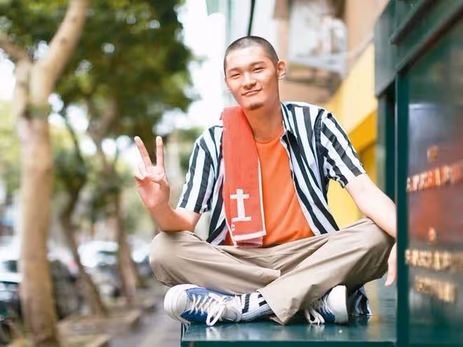 金曲歌王被曝孕期出軌!和小8歲異性密會,外籍老婆發文怒訴酸楚