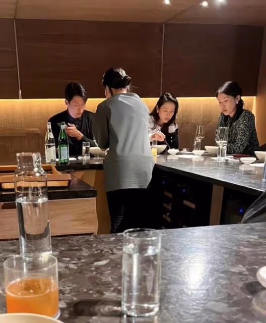 浪漫晚餐,街頭牽手,玄彬和孫藝珍蜜月約會,被網友偶遇