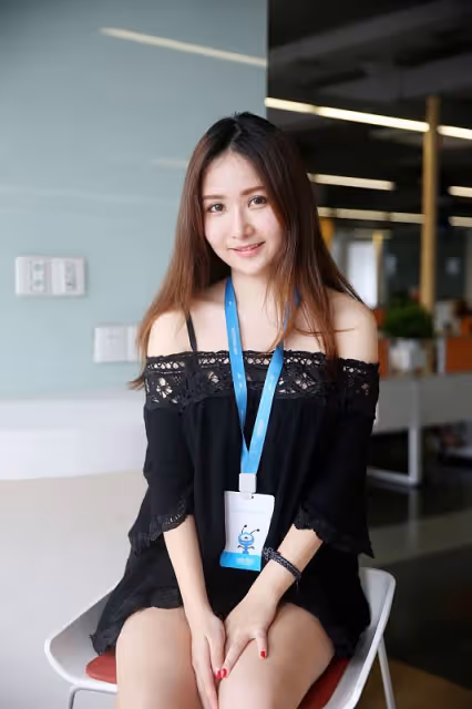 女星陪睡曝光:25萬一晚,全是老頭