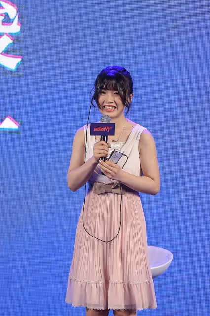 女星陪睡曝光:25萬一晚,全是老頭