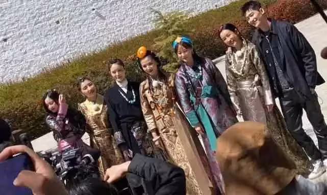 去掉濃妝的張翰鬍子拉碴!告別白凈小生後,臉上多了幾分男人味兒