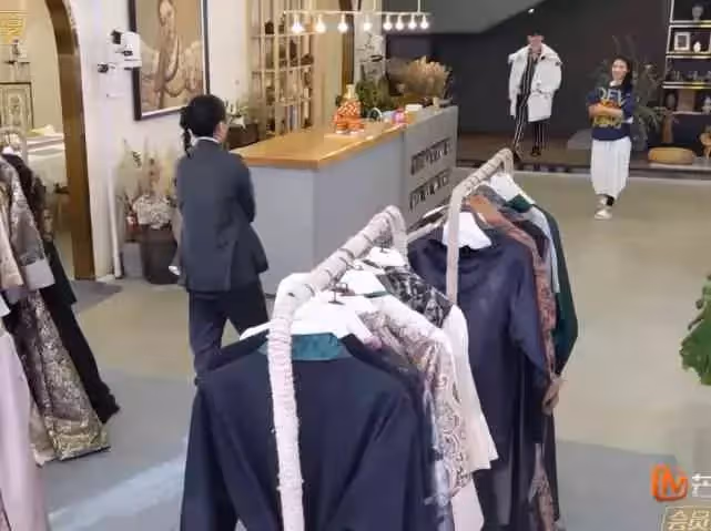 去掉濃妝的張翰鬍子拉碴!告別白凈小生後,臉上多了幾分男人味兒