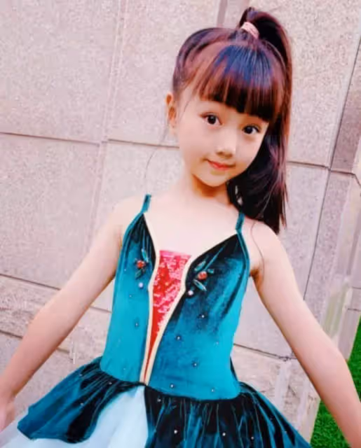 本以為阿拉蕾「長大後」夠美了!看到小山竹的顏值,五官清秀精緻,網友:這才是明星臉