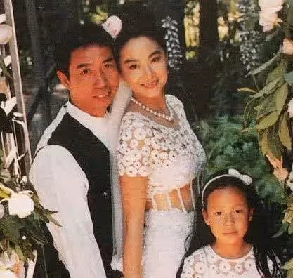 65歲林青霞近照曝光,兩個女兒長得比她還美,網友:真是美了一輩子!