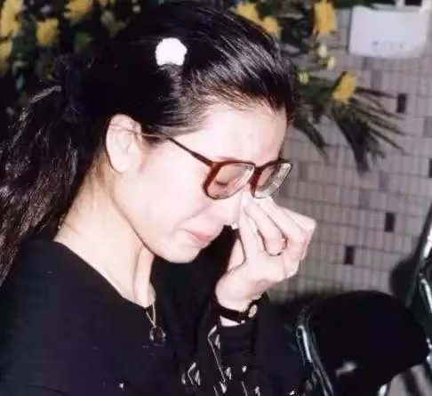 她18歲嫁大30歲富豪!「結婚13天就守寡」繼承遺產 打十年官司「拿到巨額遺產後」二婚重拾幸福