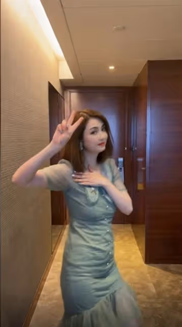 洪欣穿緊身衣熱舞腰間贅肉搶眼　網吐槽：換件衣服會更好
