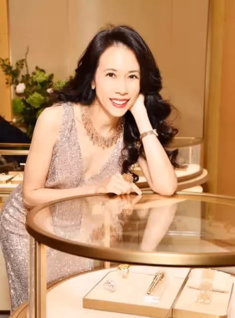 莫文蔚80歲母親美照曝光，根本「同一個模子刻出」，「背景大有來頭」難怪舉手投足都很美