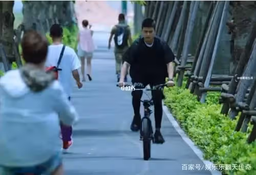 任嘉倫本色出演《藍焰突擊》,洗澡引吭高歌,騎自行車成痞帥十足