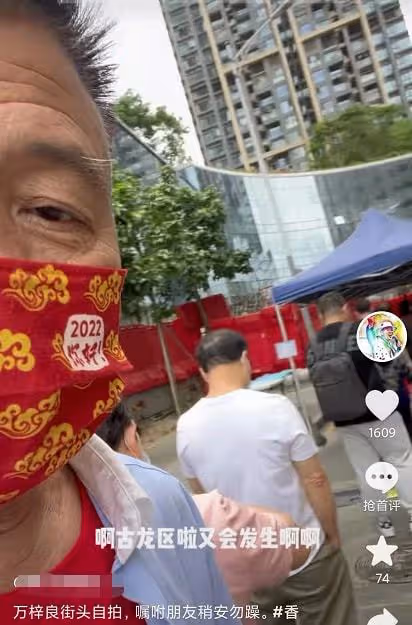 萬梓良再惹爭議!將美女往懷裡拽臉還貼脖子,對方躲不開滿臉害怕