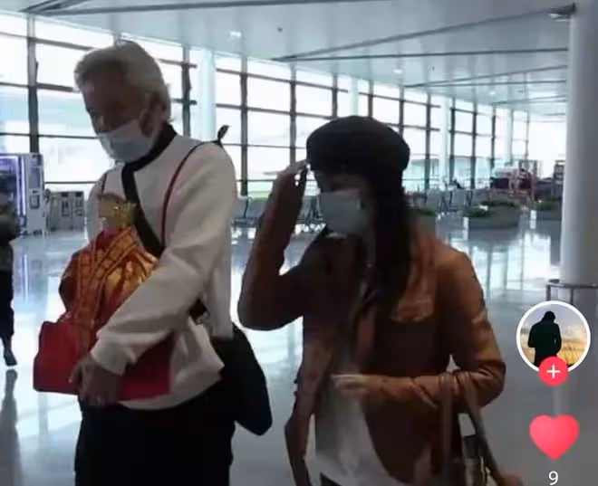 曝張庭林瑞陽風波後首露面,模樣憔悴抬手擋臉,女方低頭不看人