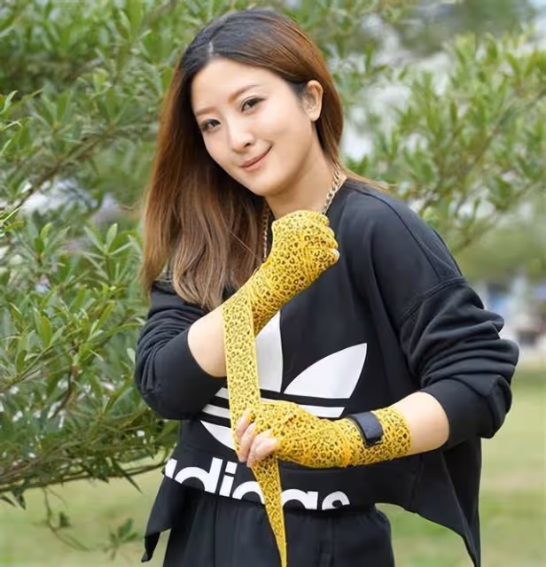 終極決裂!香港女歌手爆哭控訴前組合成員,自言已忍受15年屈辱