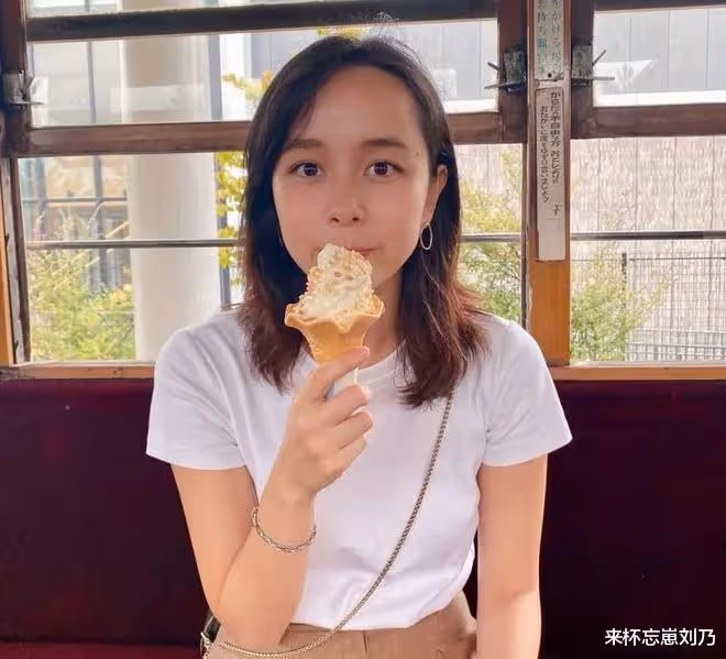 25歲混血女星有10cm超長舌頭！曝吻戲「失控」經歷：這誤會大了！